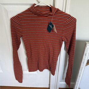 NEW WITH TAG HOLLISTER TURTLE NECK TOP